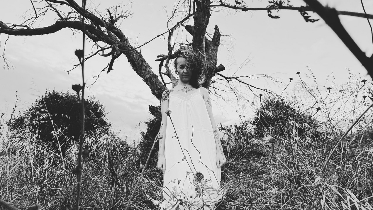 Priscila Da Costa, a artista por trás de Ptolemea