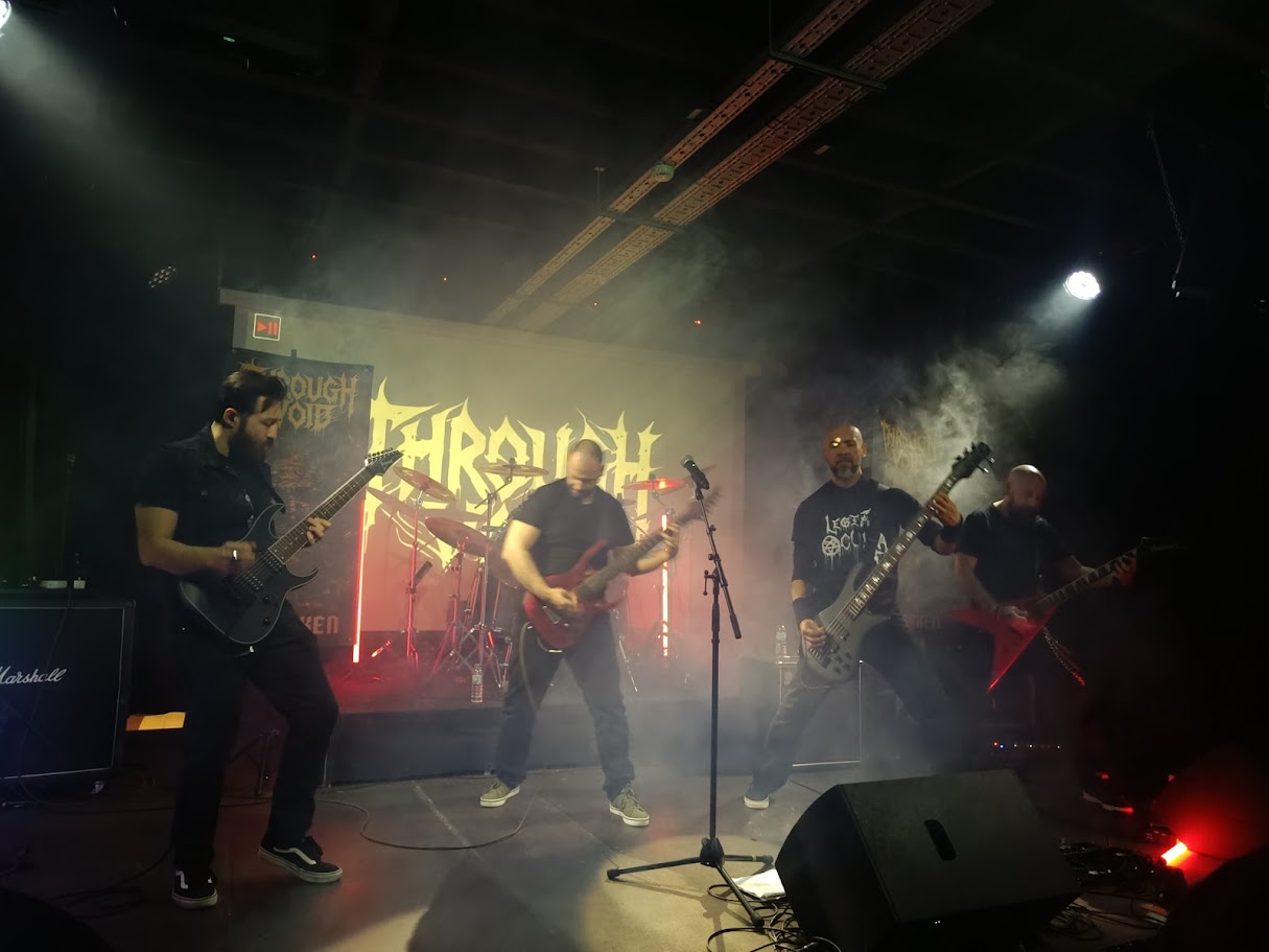 Through Void ao vivo