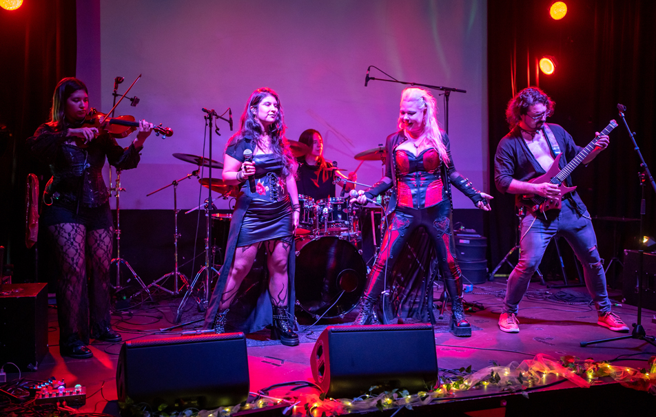 Pronoias Live with Nitte Valo